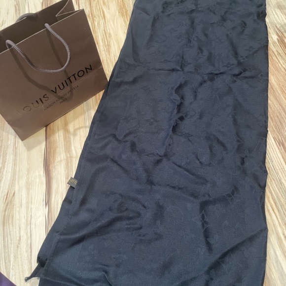 Louis Vuitton Silk Monogram Scarf - Picture 2 of 7